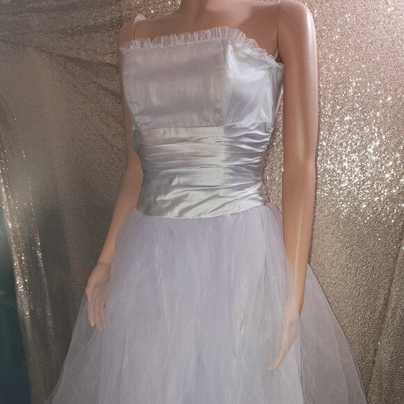 Dress Strapless With Lace. Formal: Prom, Wedding Etc - Picture 1 of 3